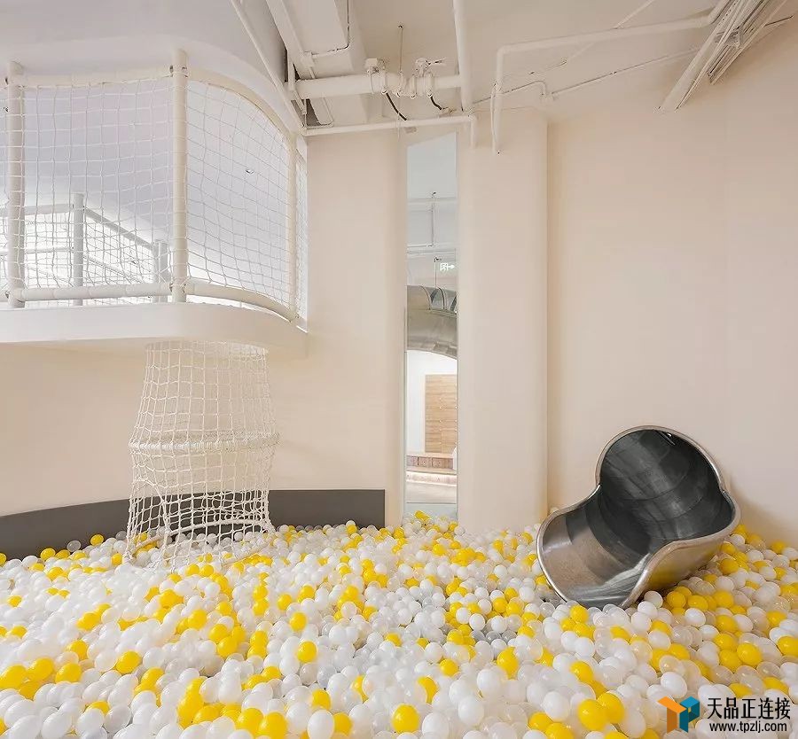 ๦ÿƼпռ䣬һģ