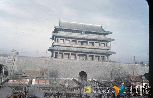 1946