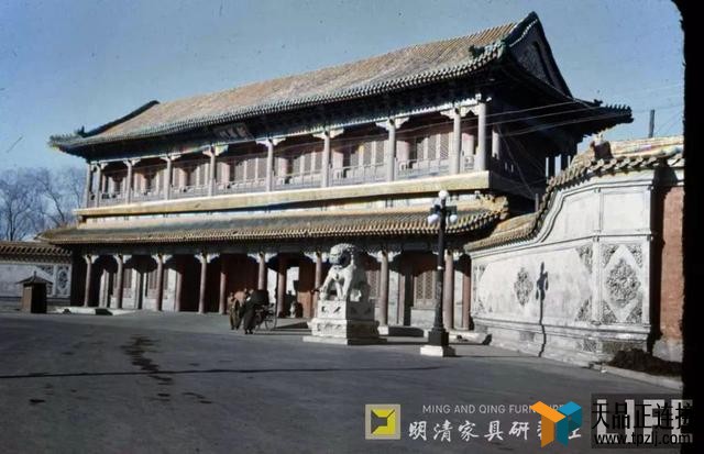 1946