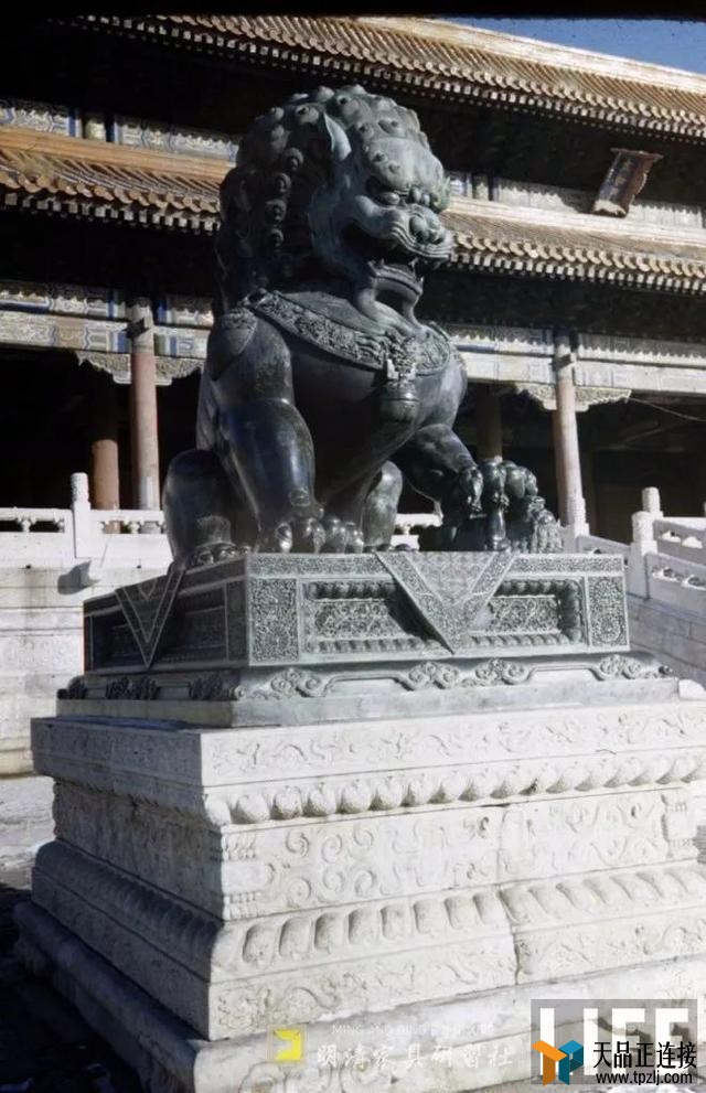 1946