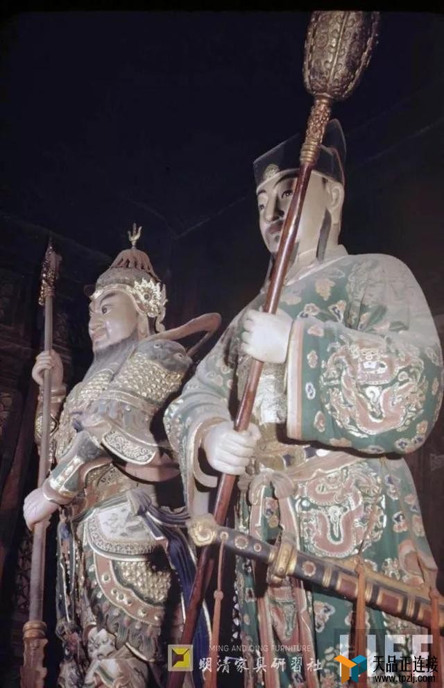 1946